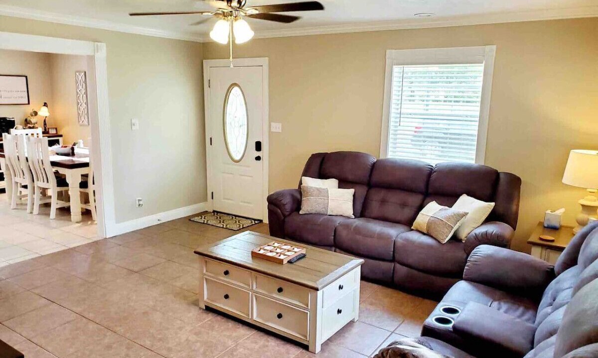 Photo of Livingroom in Leesville
