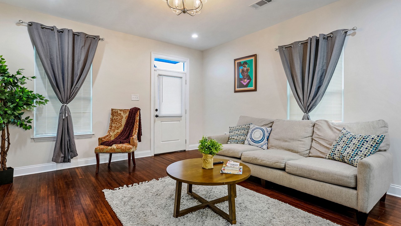 Photo of Livingroom in Seventh Ward