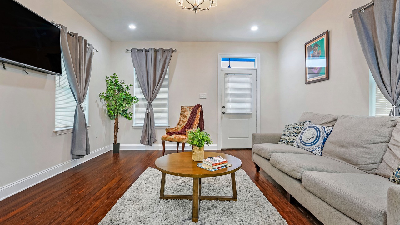 Photo of Livingroom in Seventh Ward