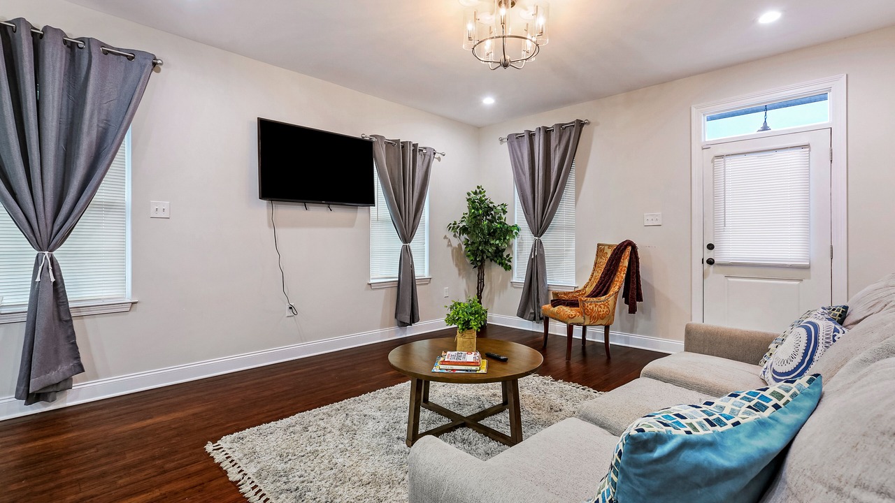 Photo of Livingroom in Seventh Ward