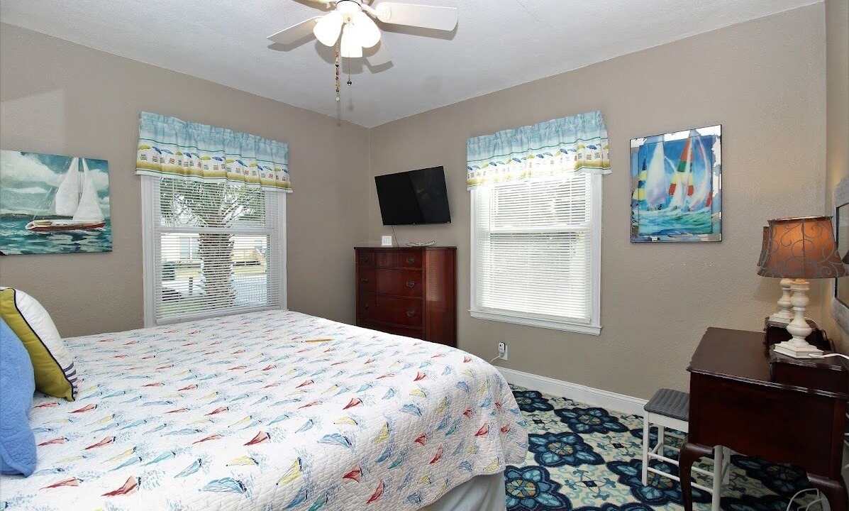 Photo of Bedroom in Navy Point