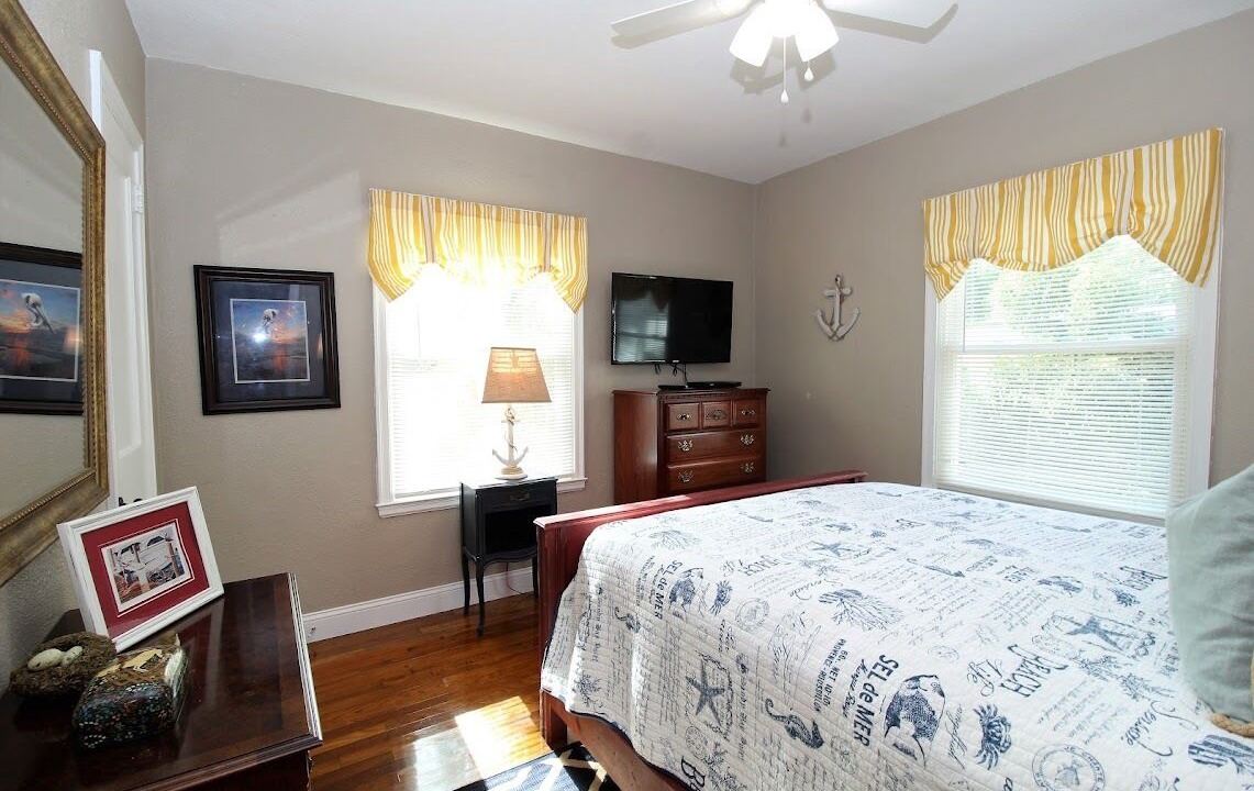 Photo of Bedroom in Navy Point