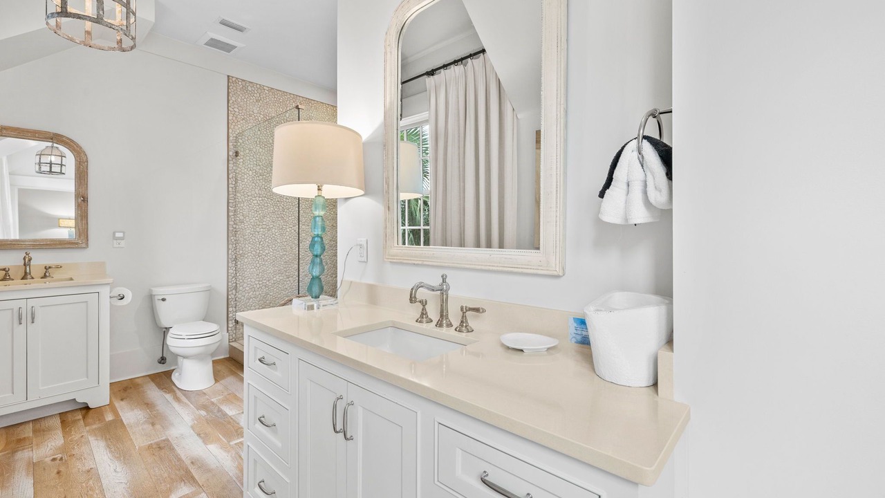 Photo of Bathroom in Gulf District
