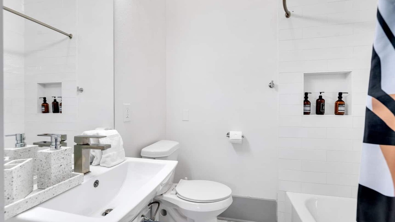 Photo of Bathroom in Tulane - Gravier