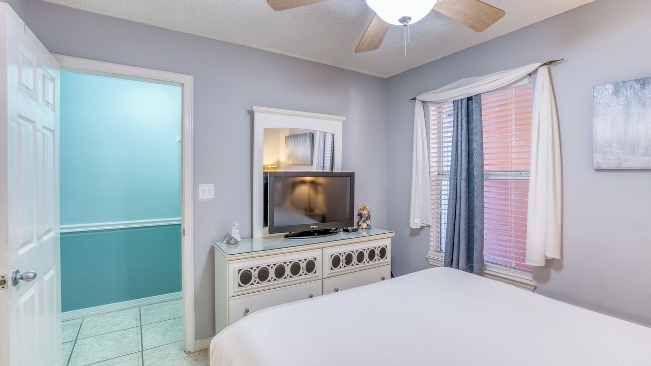 Photo of Bedroom in Avalon Beach Estates