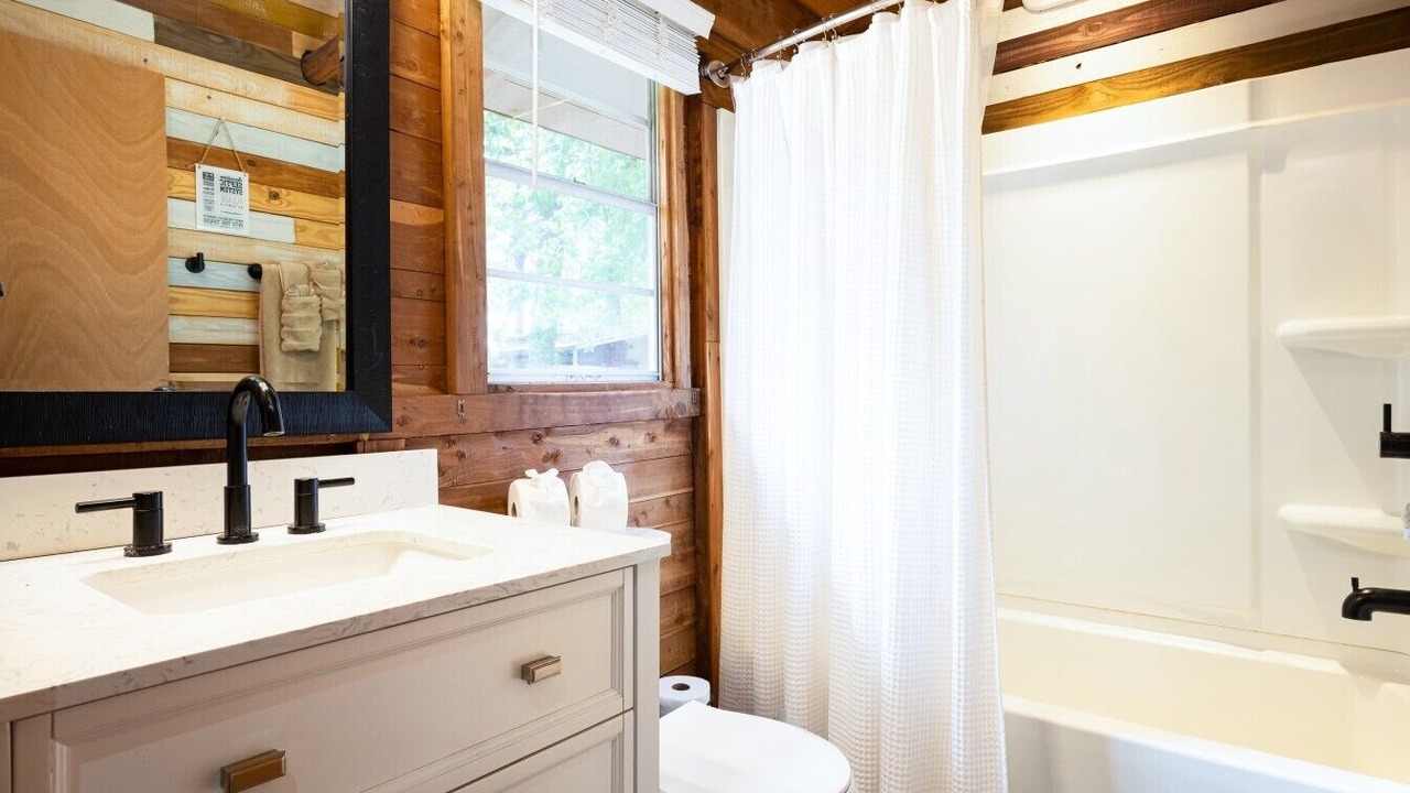 Photo of Bathroom in Hemphill