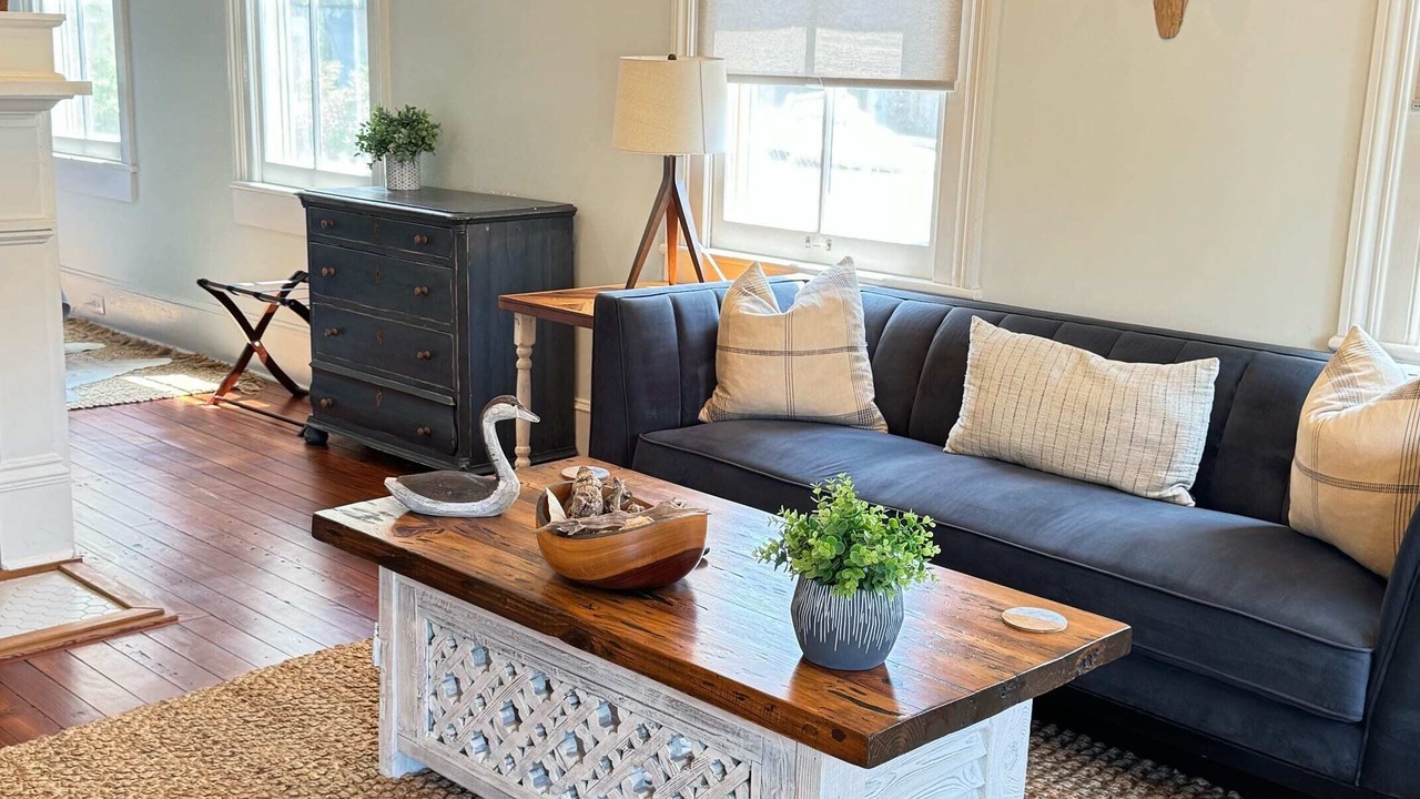Photo of Livingroom in Old East Hill