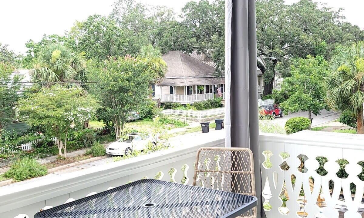 Photo of Patio Balcony in Old East Hill