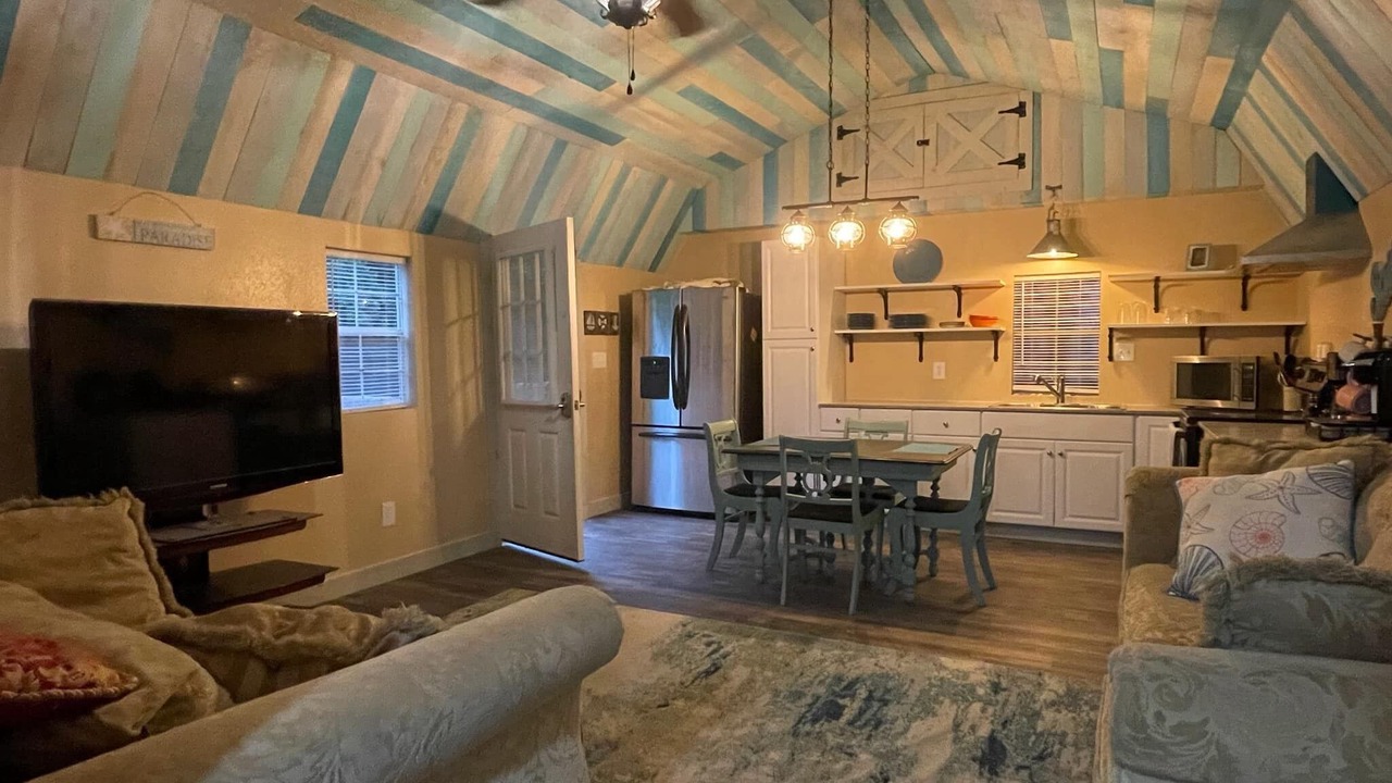 Photo of Livingroom in Milton
