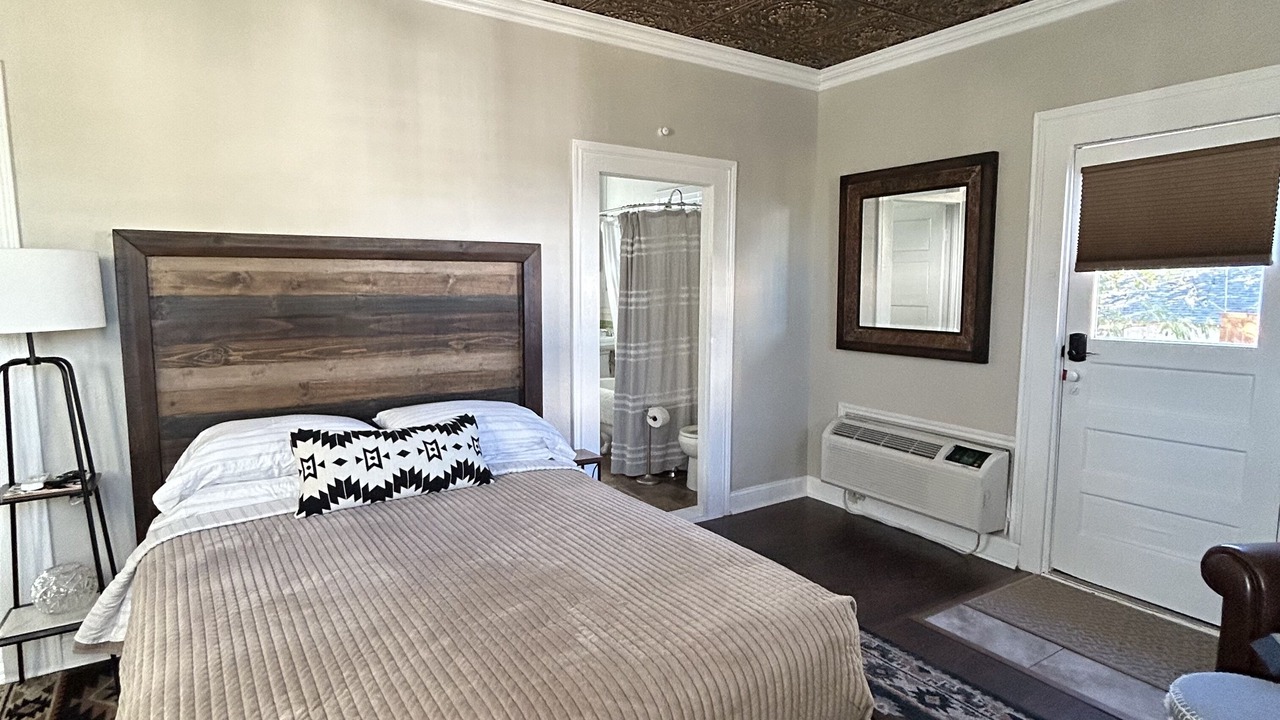 Photo of Bedroom in Sulphur Springs