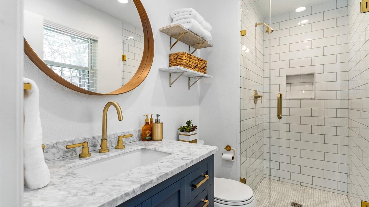 Photo of Bathroom in Seven Points