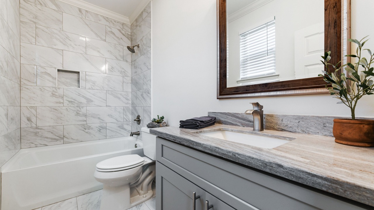 Photo of Bathroom in Tulane - Gravier