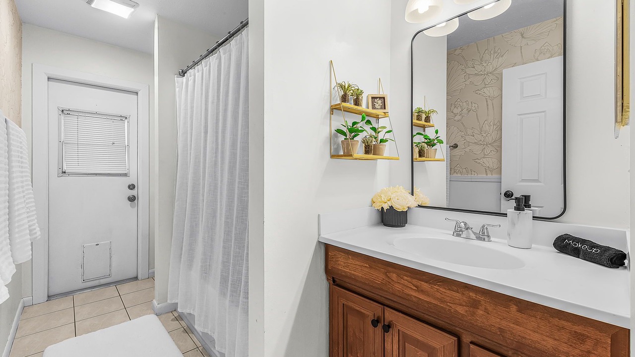 Photo of Bathroom in Pelican