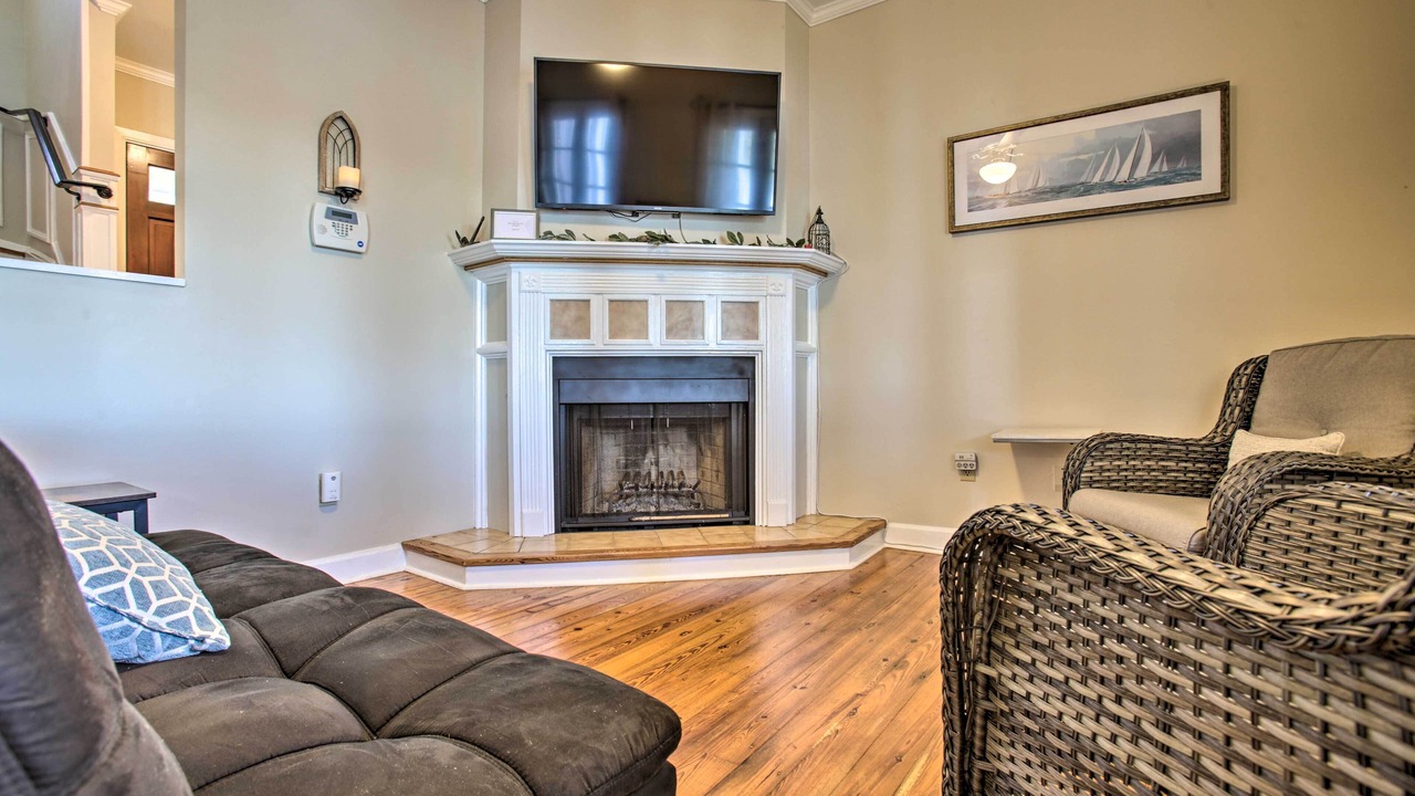Photo of Livingroom in Madisonville