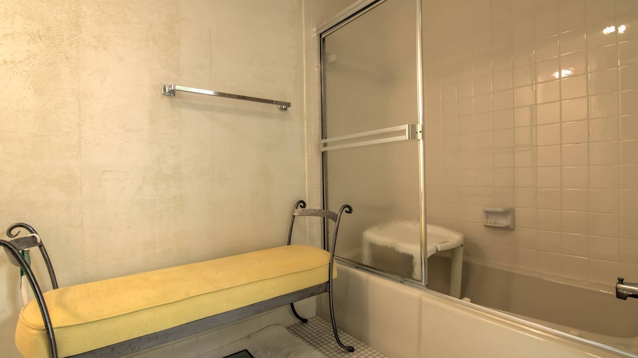 Photo of Bathroom in Vanderbilt Beach