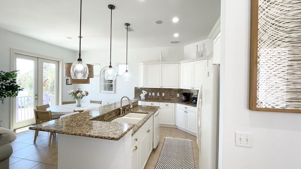 Photo of Kitchen in Laguna Beach Estates
