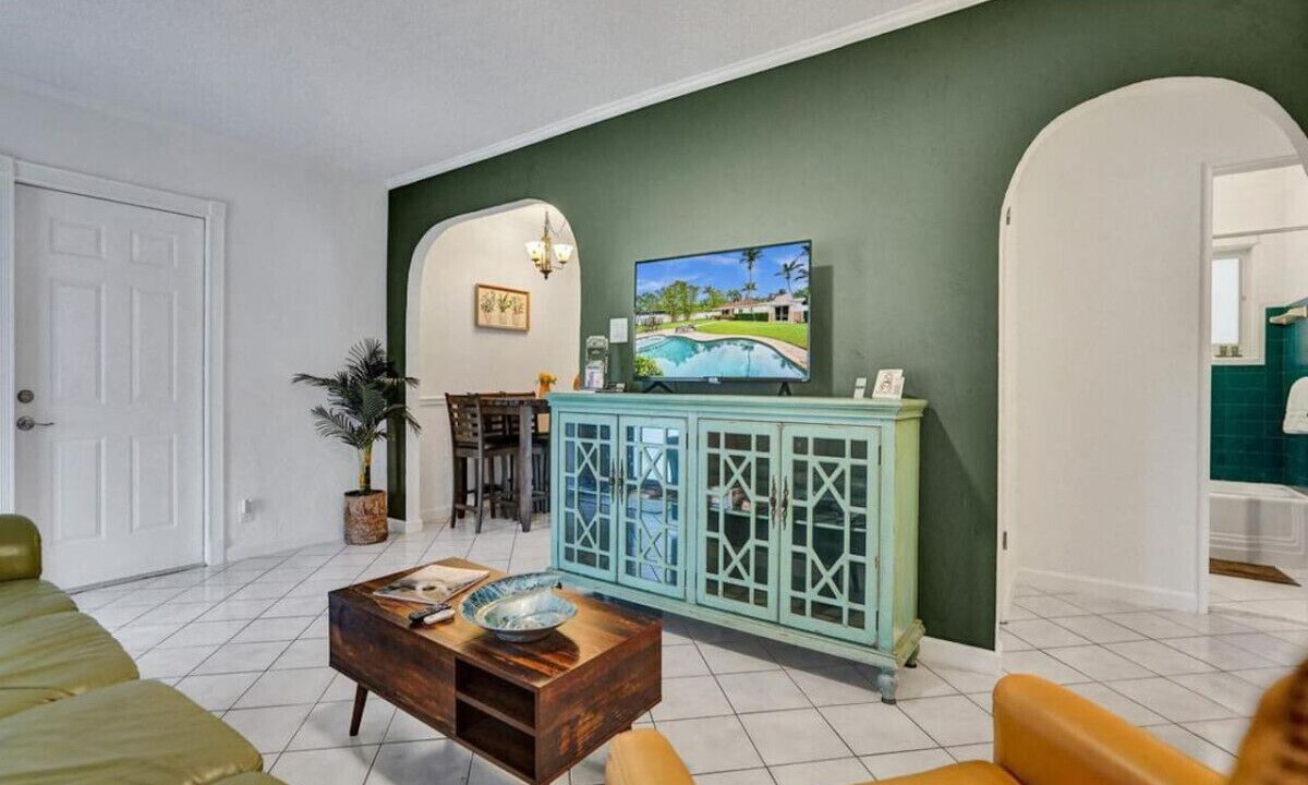 Photo of Livingroom in Wilton Manors