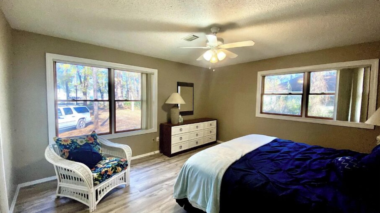 Photo of Bedroom in Eastpoint