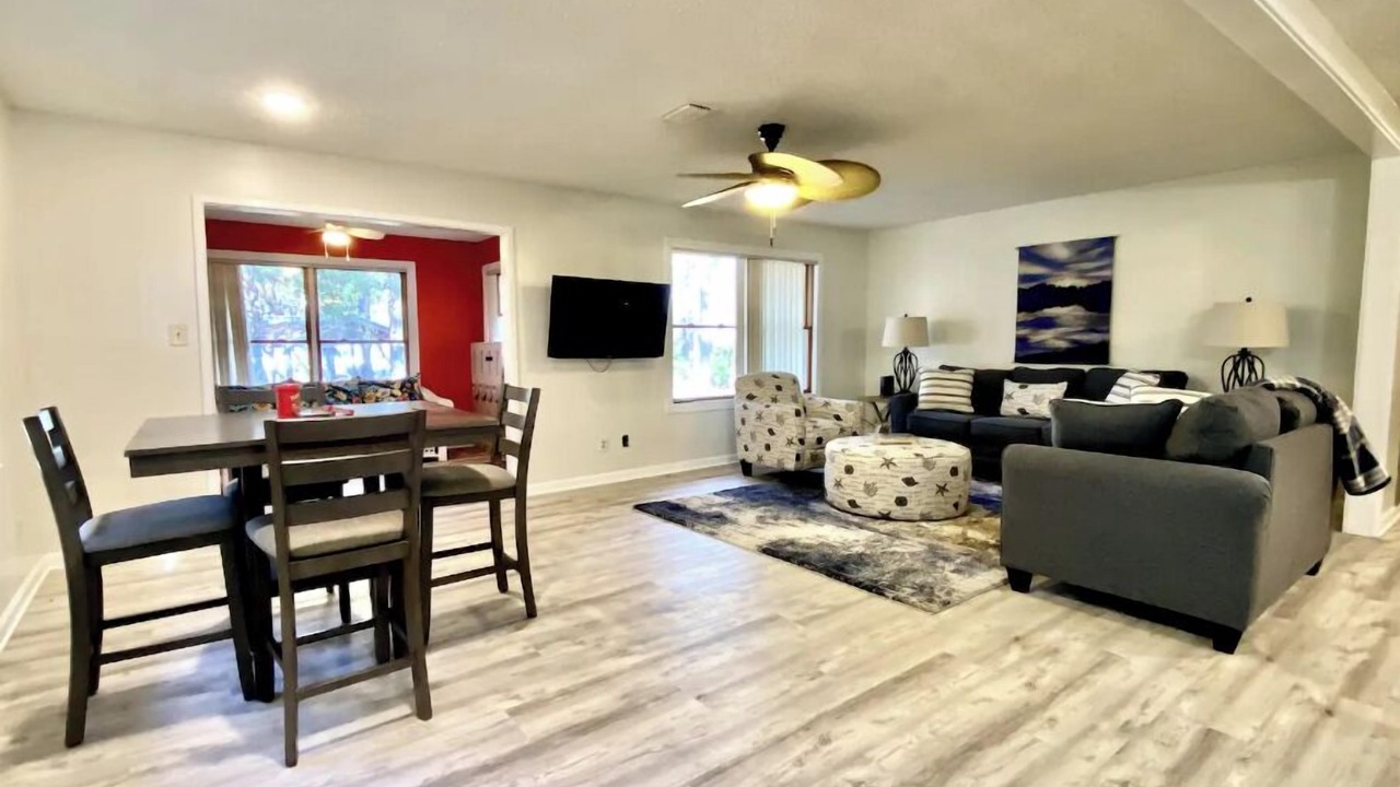 Photo of Livingroom in Eastpoint