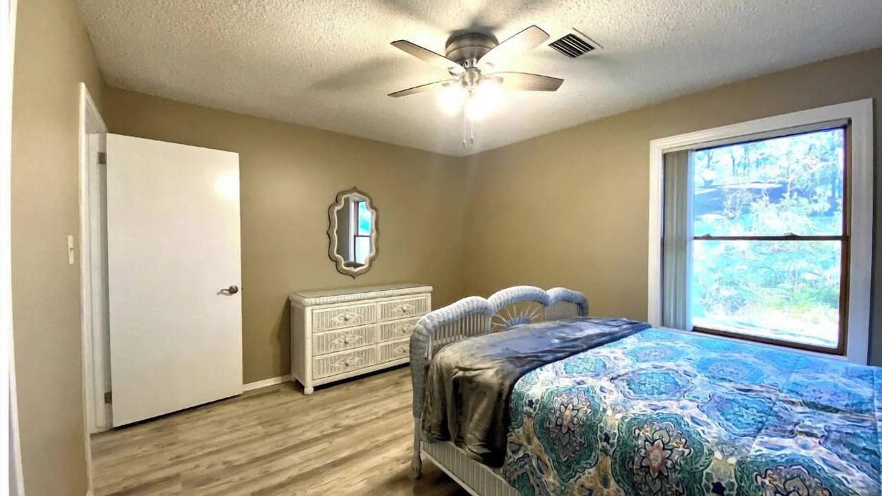 Photo of Bedroom in Eastpoint