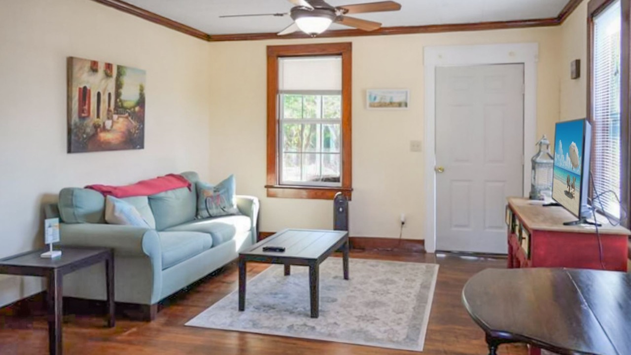 Photo of Livingroom in East Hill