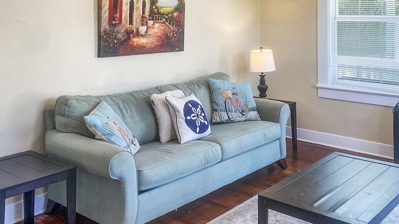 Photo of Livingroom in East Hill