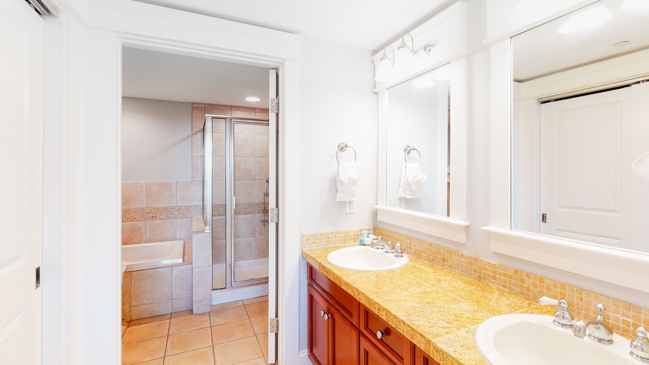 Photo of Bathroom in Baytowne Wharf