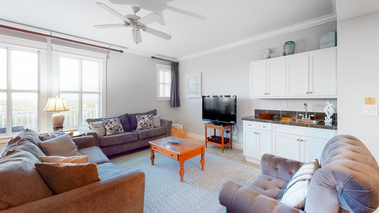 Photo of Livingroom in Baytowne Wharf