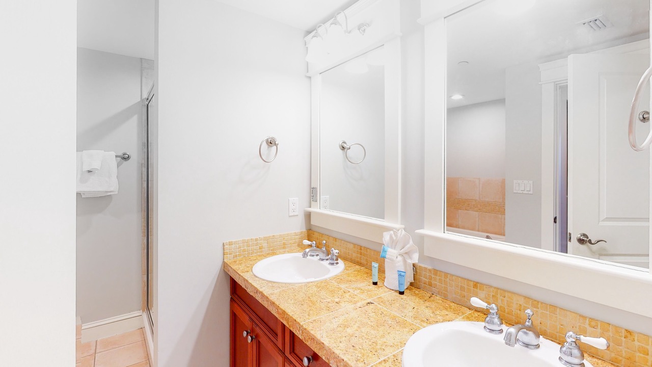 Photo of Bathroom in Baytowne Wharf