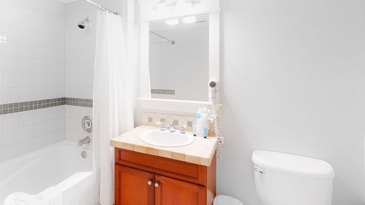 Photo of Bathroom in Baytowne Wharf