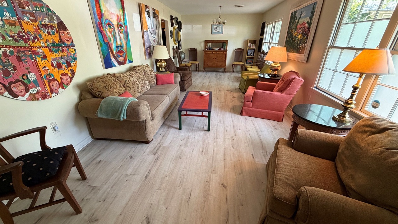 Photo of Livingroom in Tougaloo