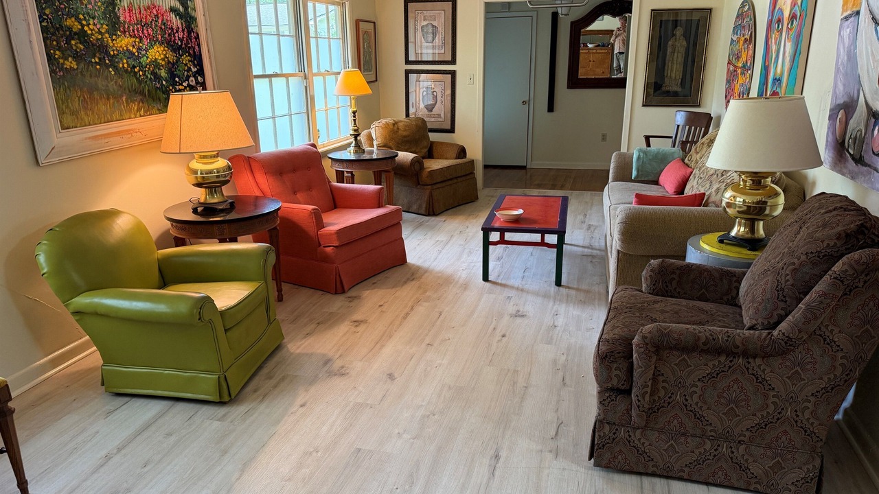 Photo of Livingroom in Tougaloo