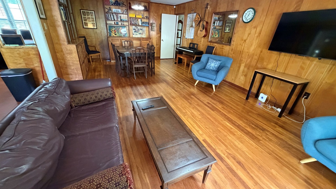 Photo of Livingroom in Tougaloo