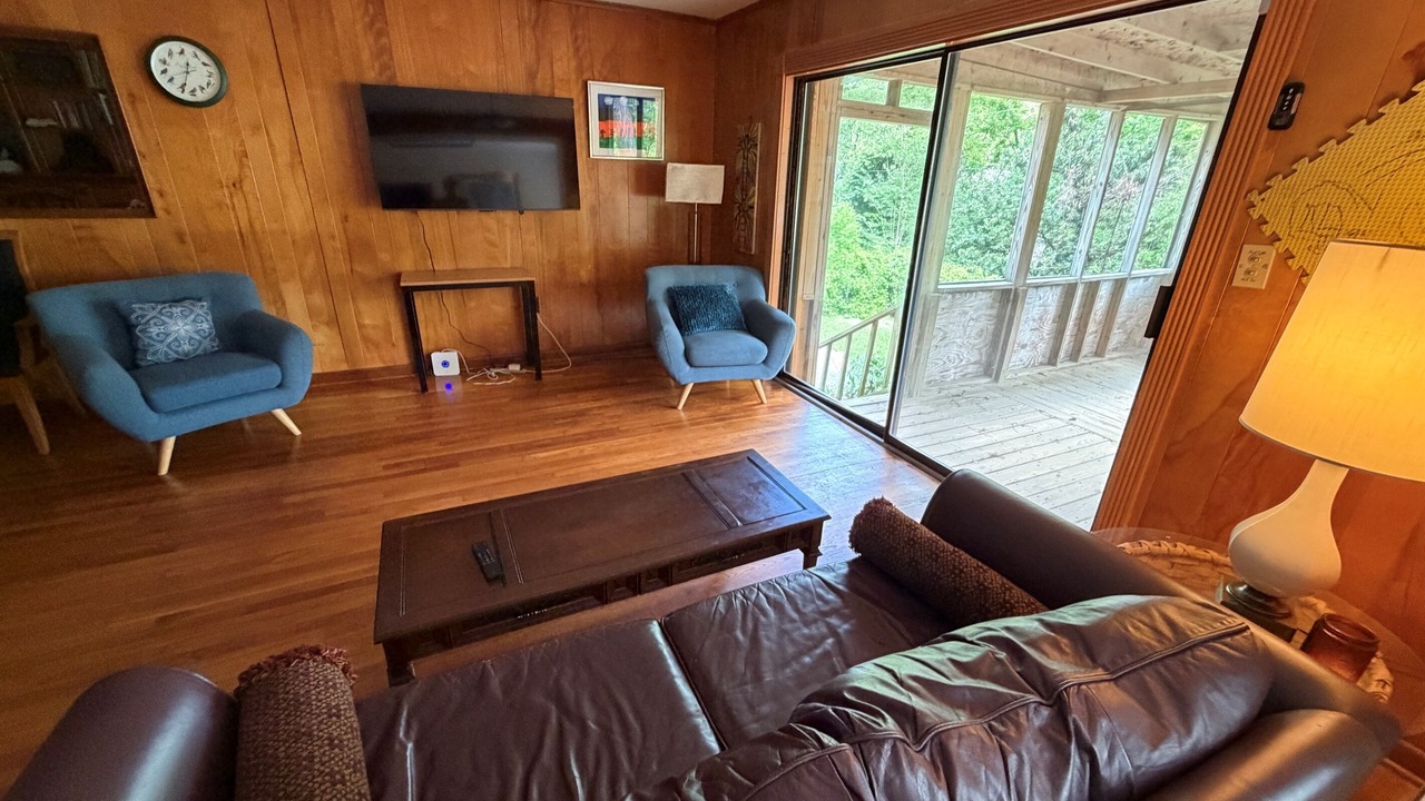 Photo of Livingroom in Tougaloo