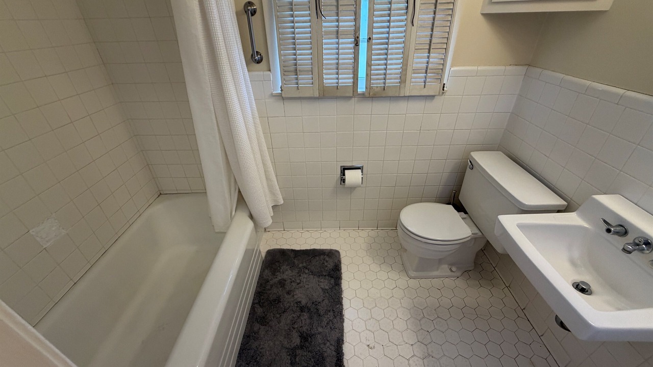 Photo of Bathroom in Tougaloo