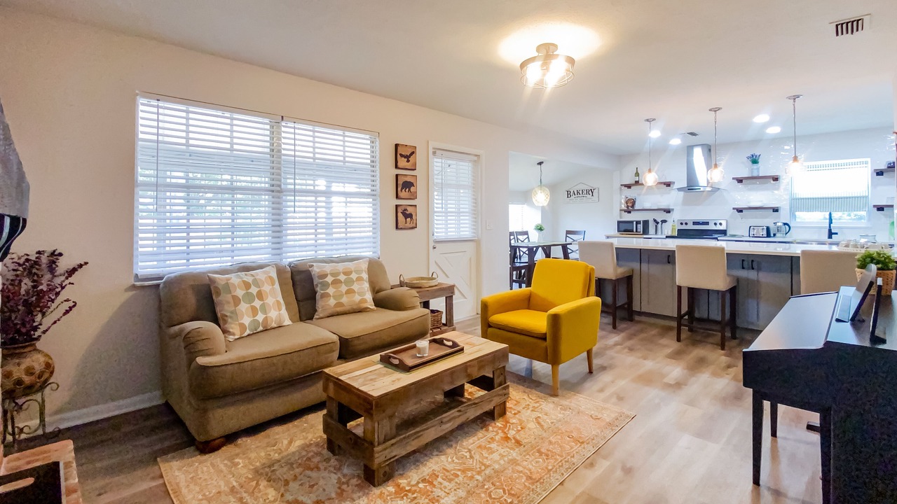 Photo of Livingroom in Seffner Community Alliance