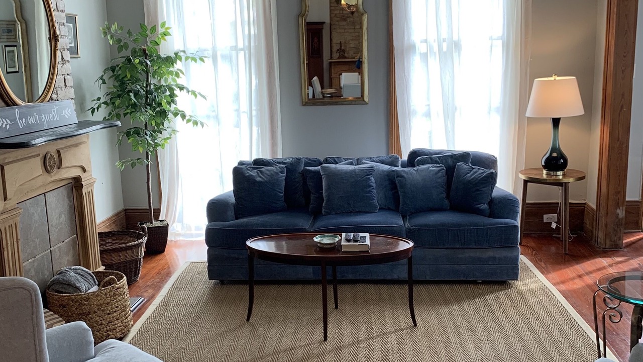 Photo of Livingroom in Mid-City