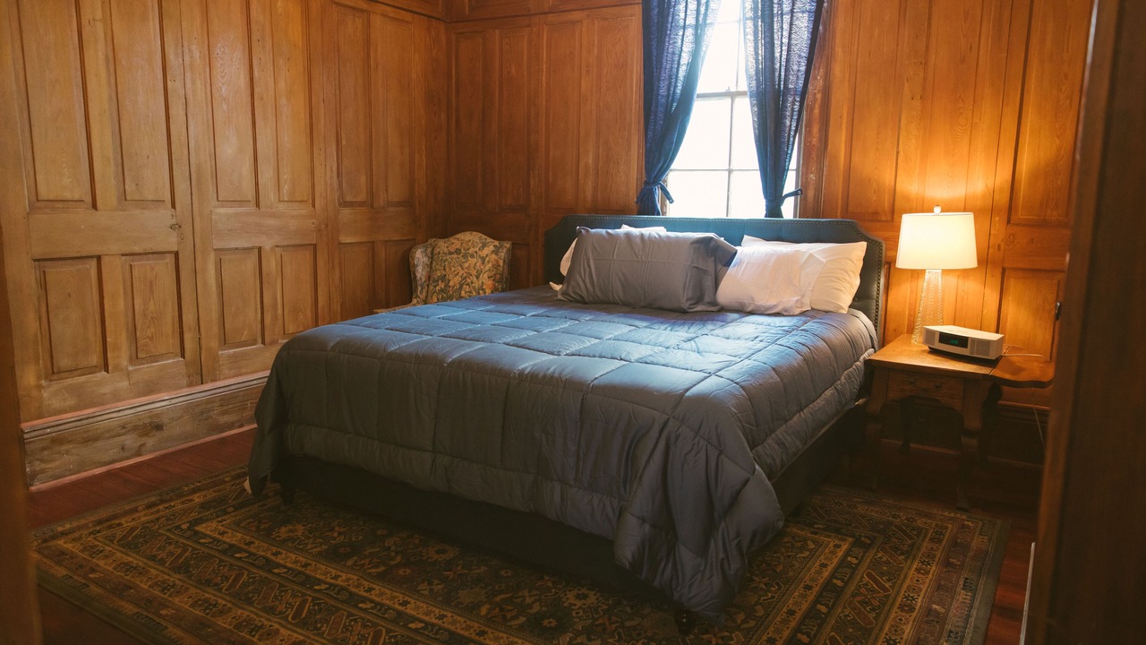 Photo of Bedroom in Mid-City