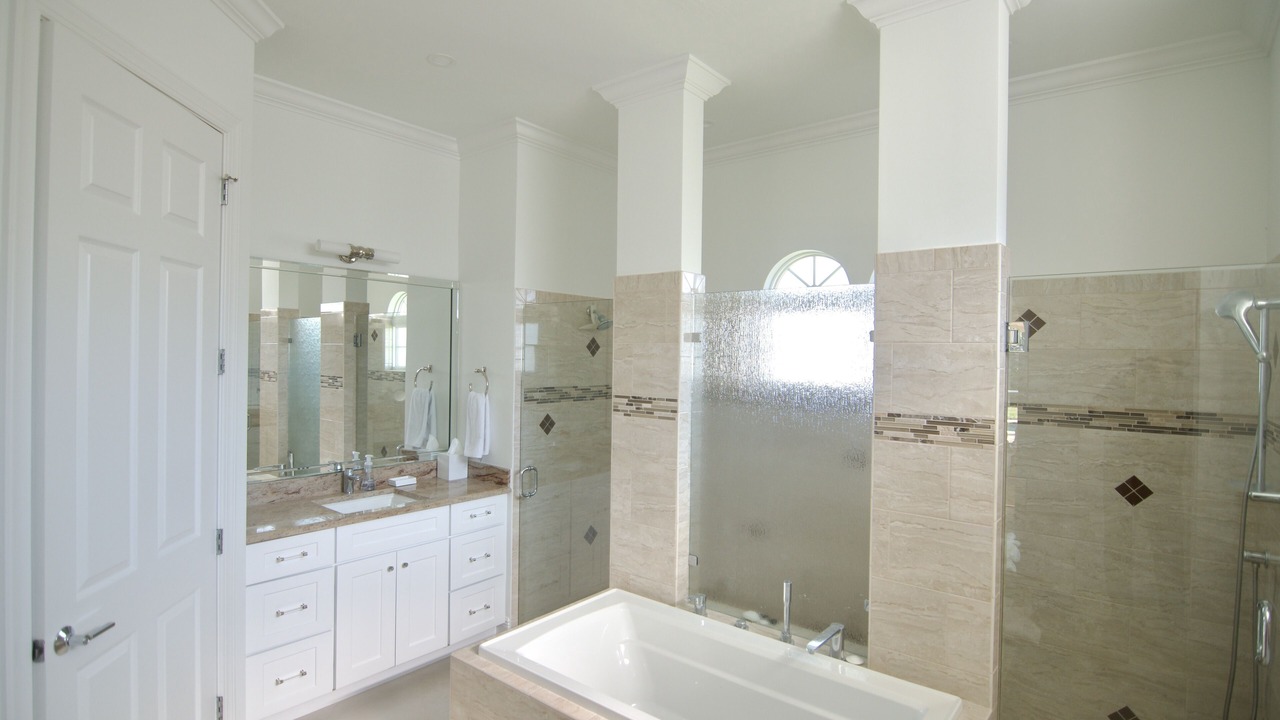 Photo of Bathroom in Park Shore