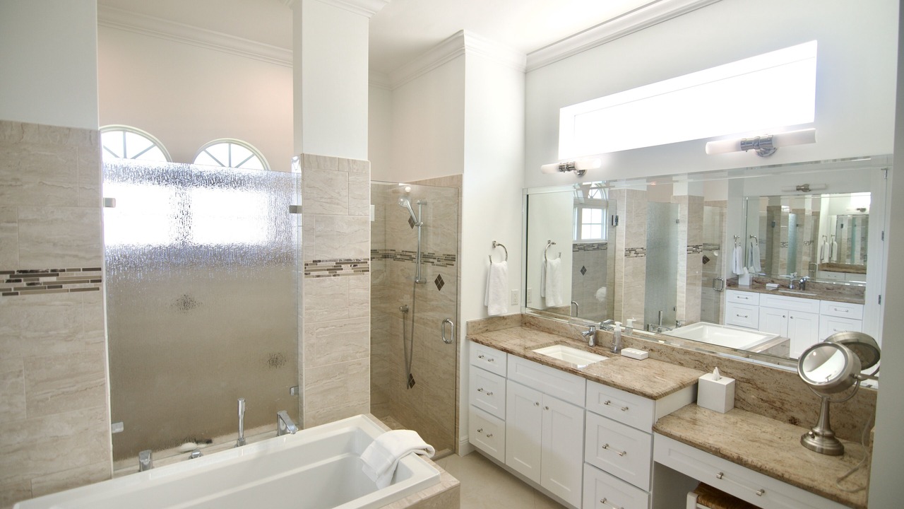 Photo of Bathroom in Park Shore