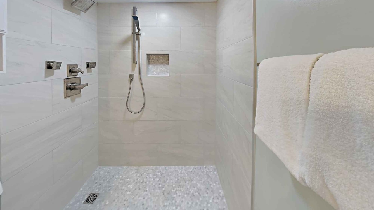 Photo of Bathroom in Holiday Isle