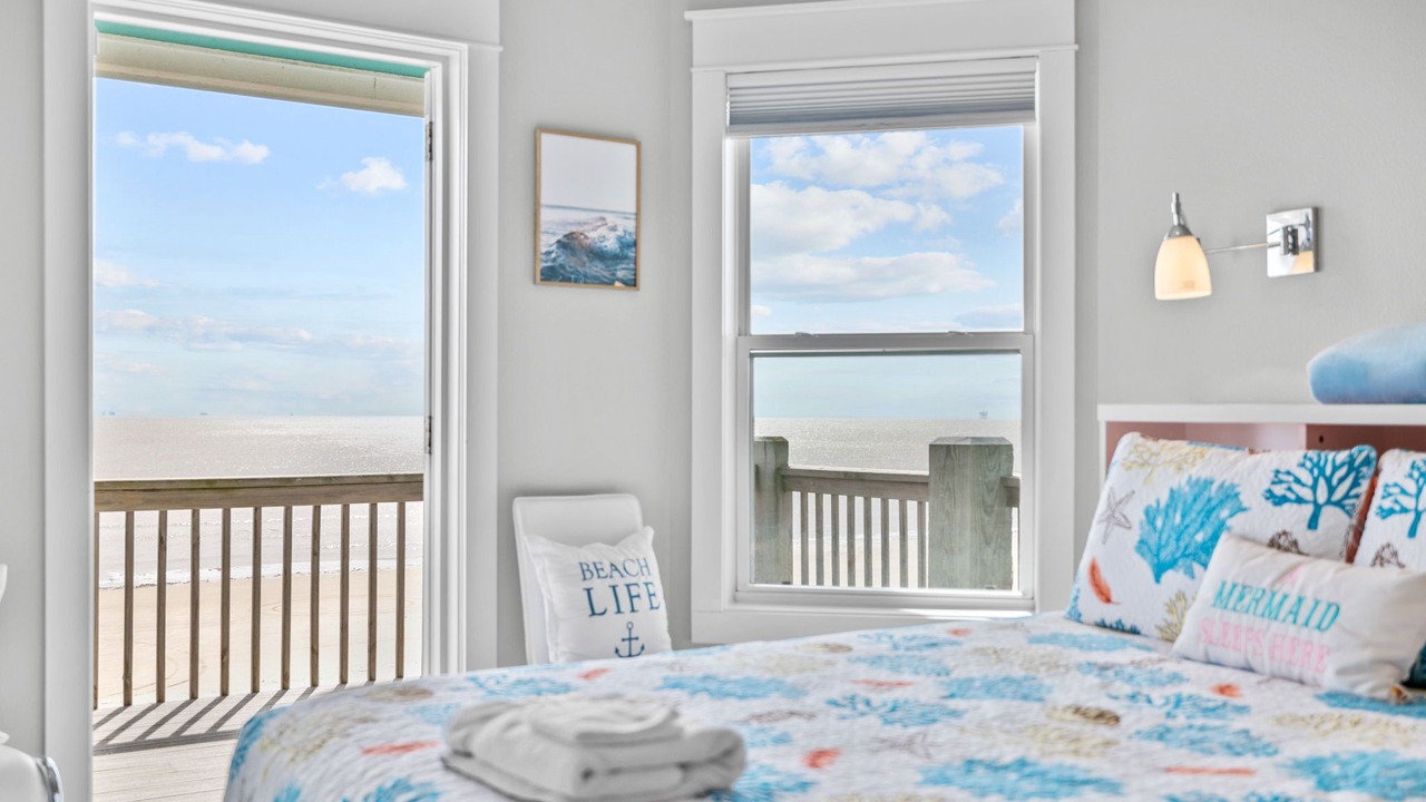 Photo of Bedroom in Crystal Beach