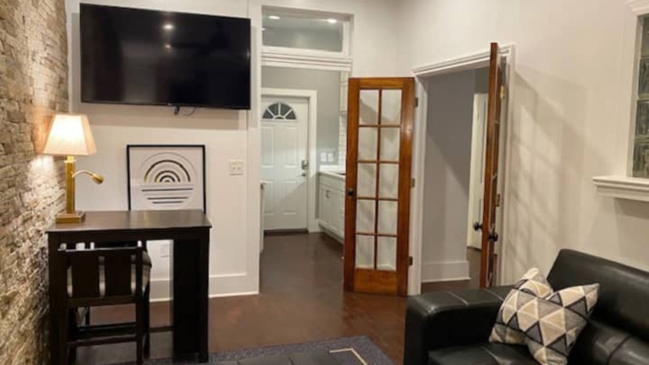 Photo of Livingroom in Downtown Jackson