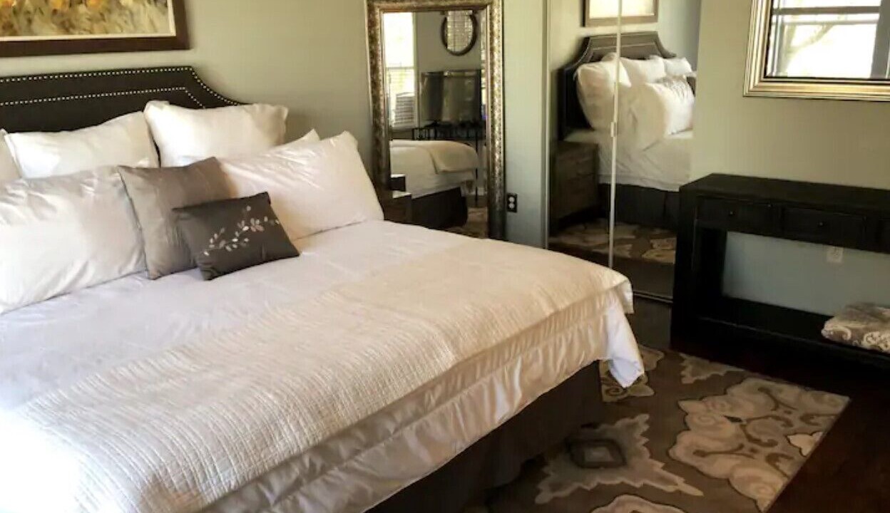 Photo of Bedroom in Haile Plantation