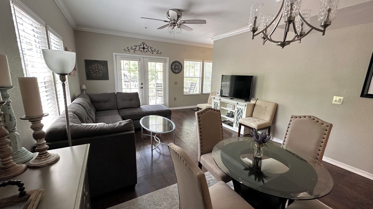 Photo of Livingroom in Haile Plantation
