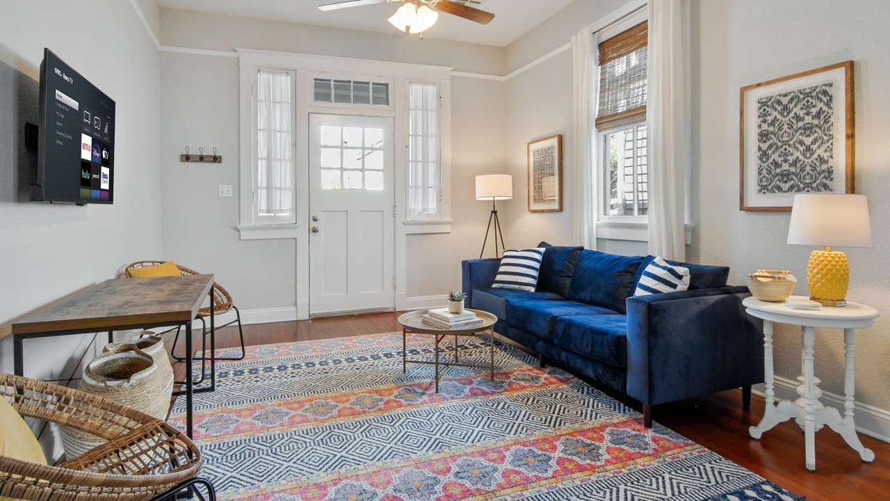 Photo of Livingroom in Mid-City