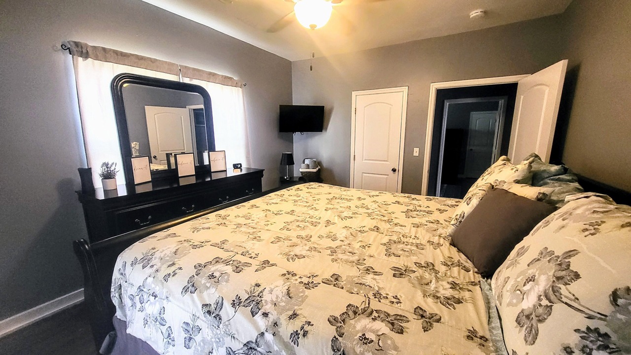 Photo of Bedroom in Crestline Heights