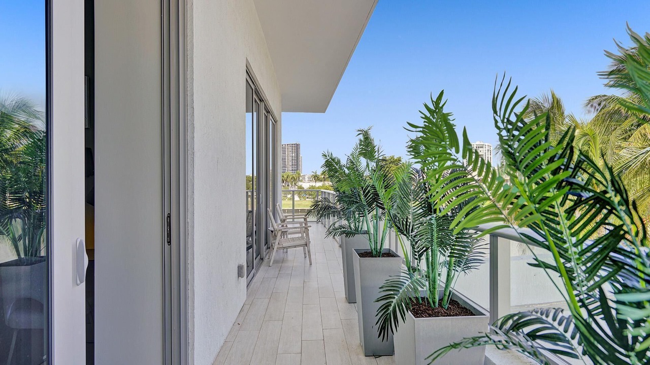 Photo of Bedroom in Hollywood South Central Beach