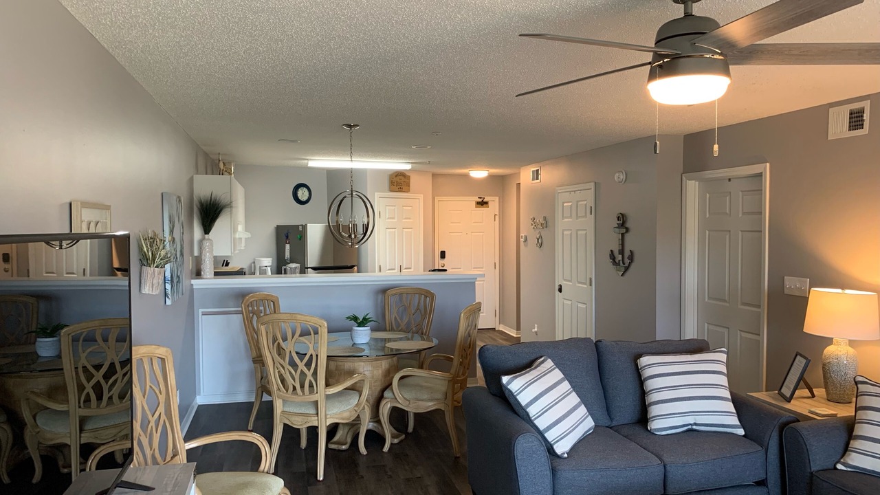 Photo of Livingroom in Avalon Beach Estates