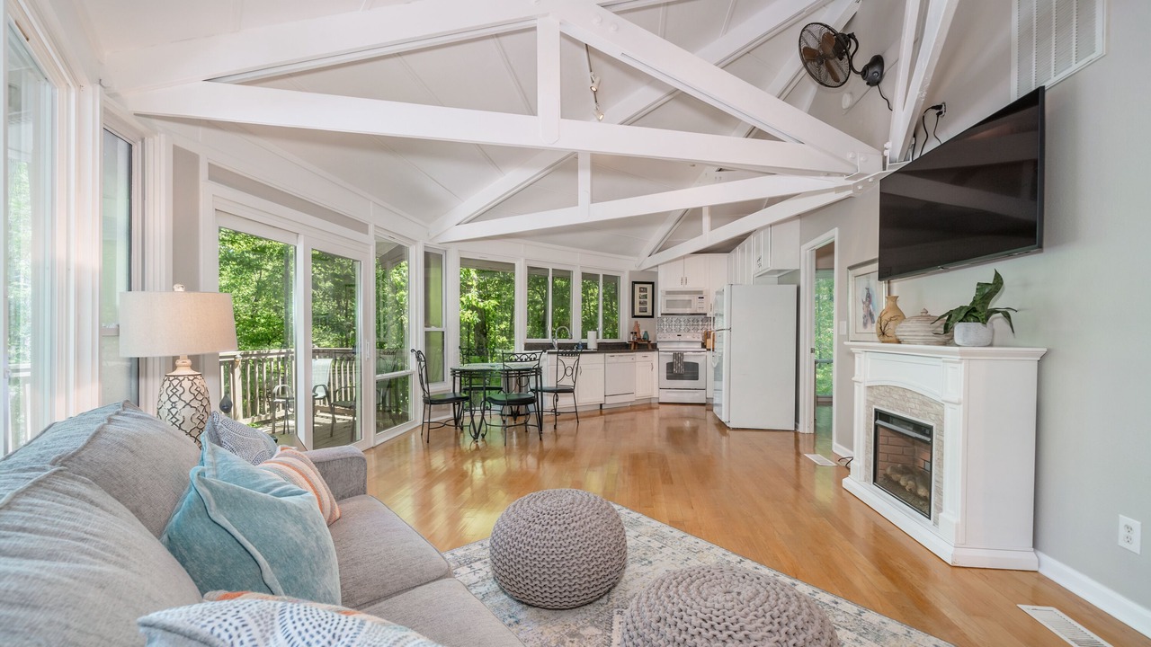 Photo of Livingroom in Jones Mills
